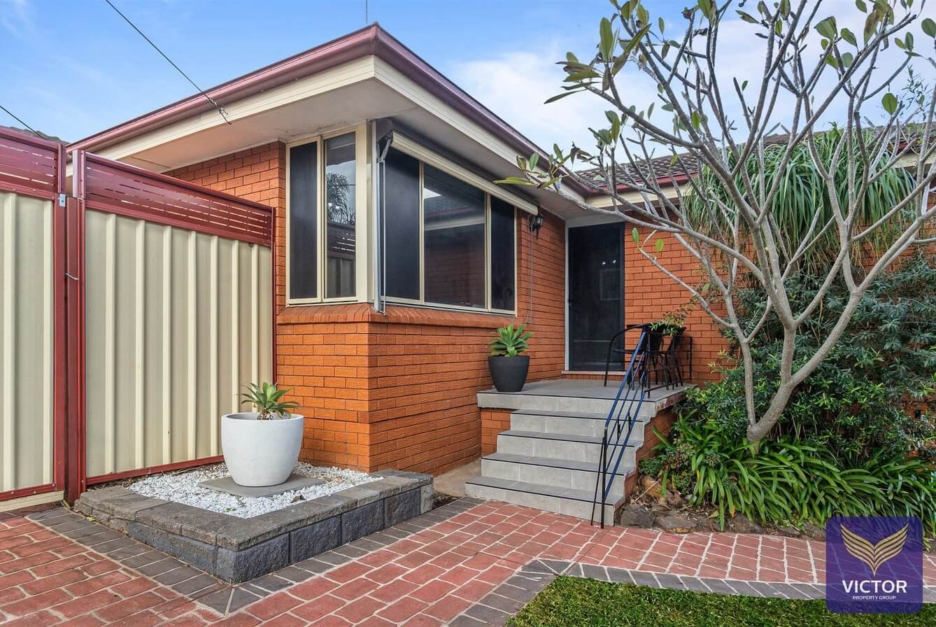 1 Orleans Cres Toongabbie NSW 2146