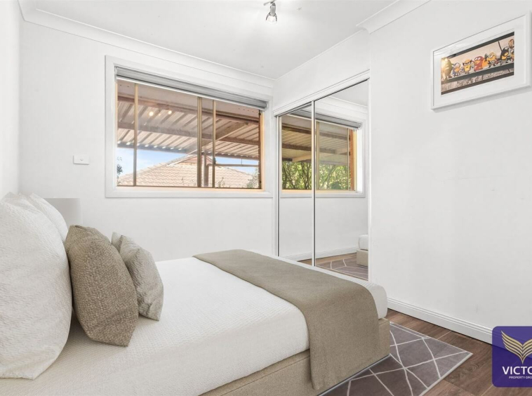 1 Orleans Cres Toongabbie NSW 2146