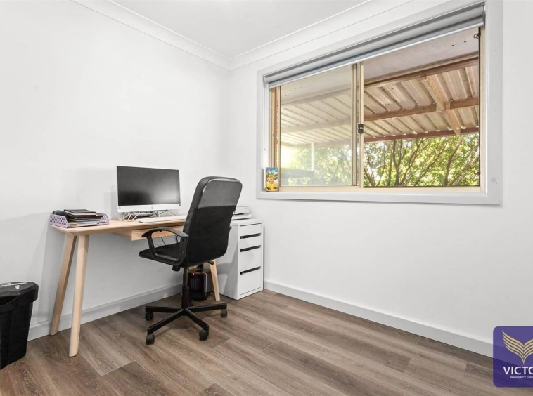 1 Orleans Cres Toongabbie NSW 2146