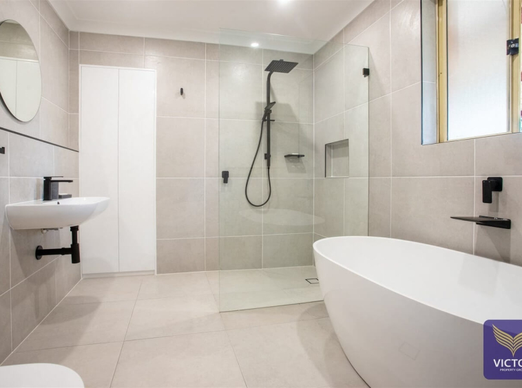 1 Orleans Cres Toongabbie NSW 2146