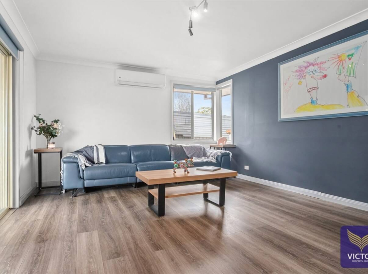 1 Orleans Cres Toongabbie NSW 2146