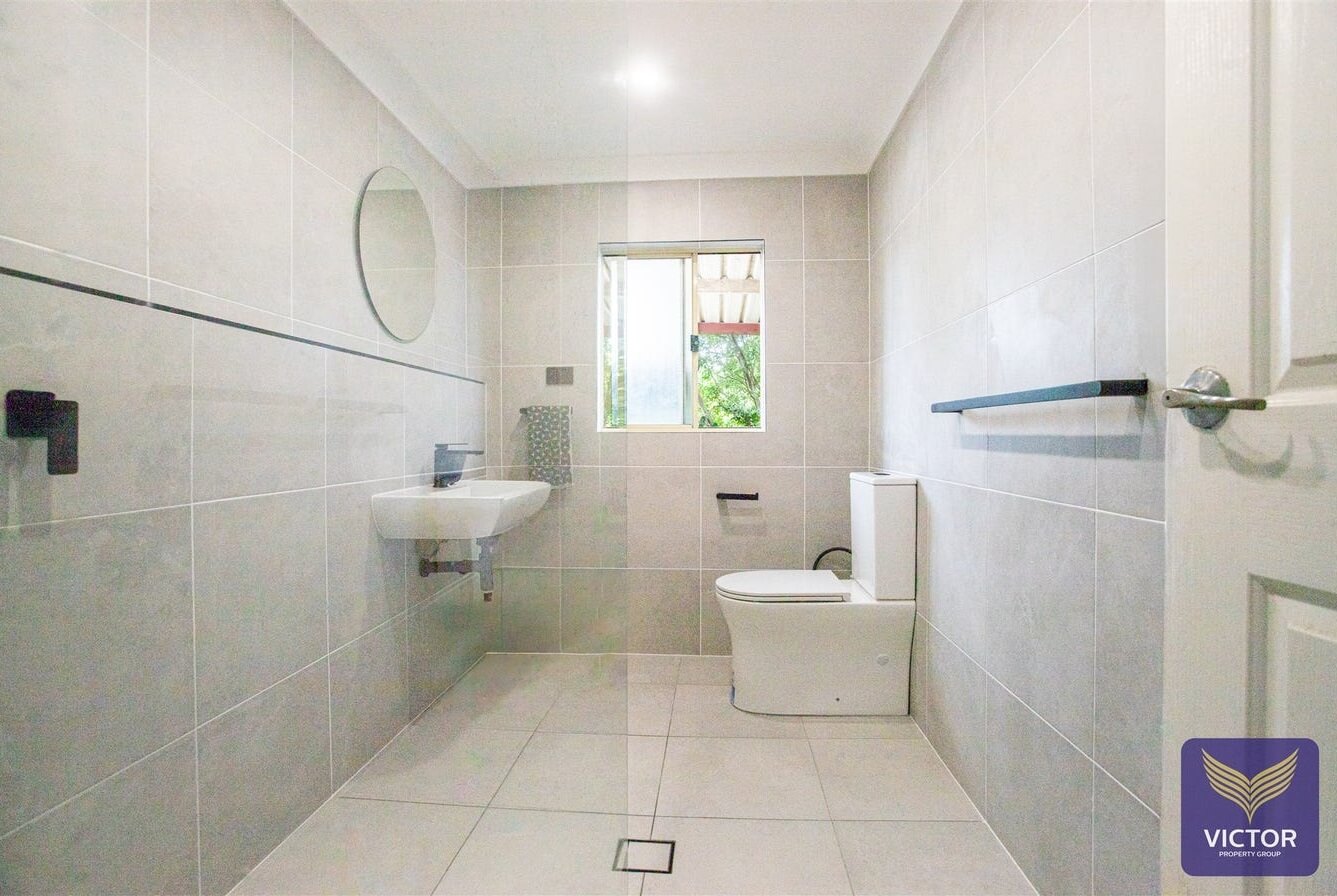 1 Orleans Cres Toongabbie NSW 2146